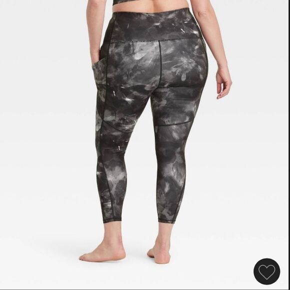 Women's Plus Size Contour Flex Ultra High-
Rise 7/8 Leggings 25" - Picture 2 of 3